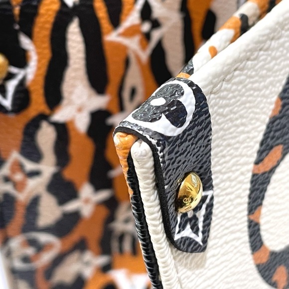 Louis Vuitton Monogram Jungle On The Go GM Tote Bag Monogram - Picture 9 of 9